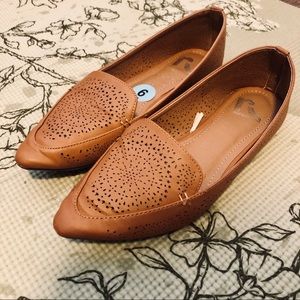 Report Point Toe Flats Size 6